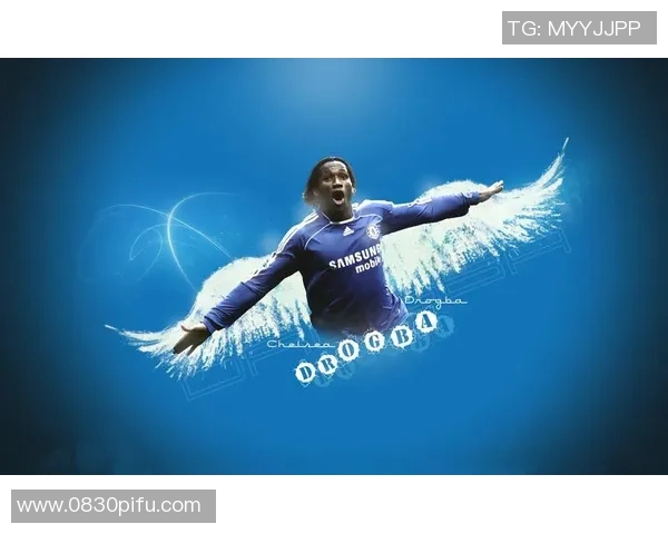 黑白壁纸中的足球明星背影展现运动之美与激情的瞬间 黑白壁纸中的足球明星背影展现运动之美与激情的瞬间